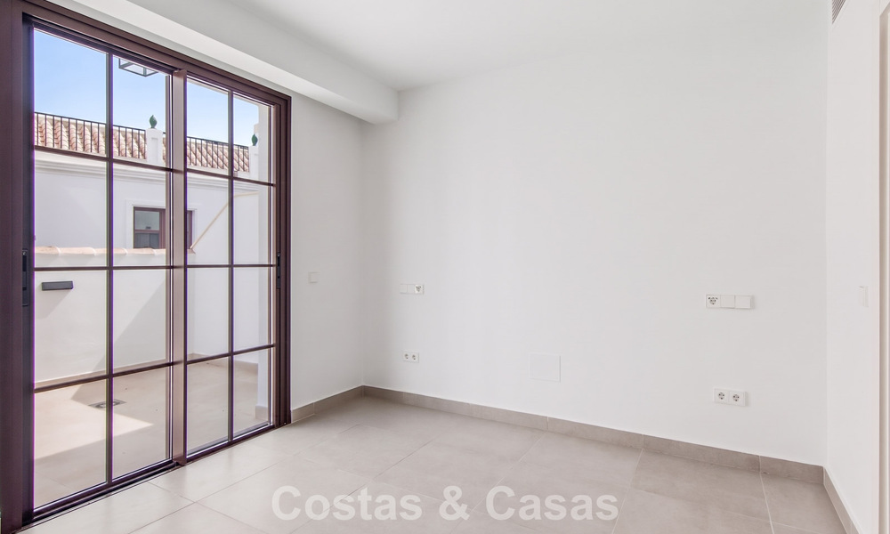 5 exclusive townhouses for sale in the charming old town of Estepona 806307