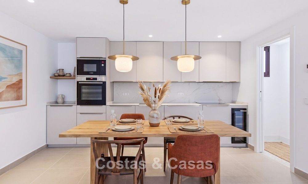 5 exclusive townhouses for sale in the charming old town of Estepona 806308