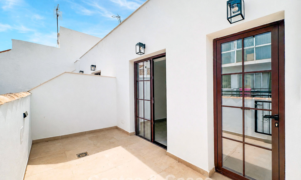 5 exclusive townhouses for sale in the charming old town of Estepona 806310