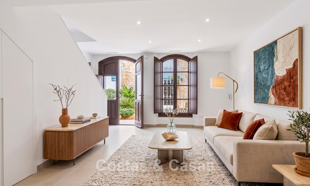 5 exclusive townhouses for sale in the charming old town of Estepona 806311