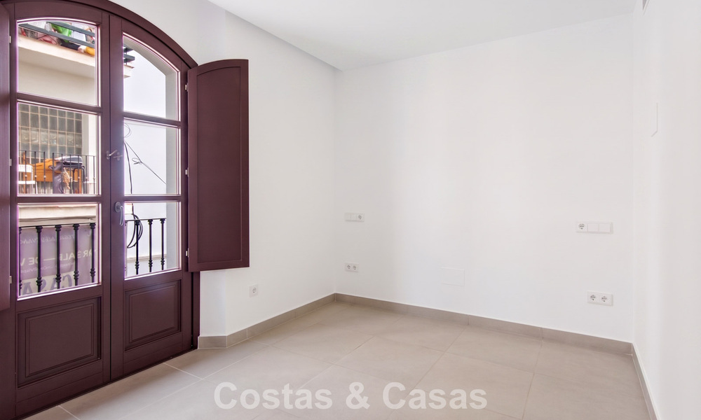5 exclusive townhouses for sale in the charming old town of Estepona 806313