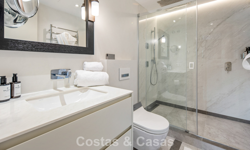 Luxury renovated 3-bedroom apartment for sale in Puente Romano, Marbella’s Golden Mile 805738