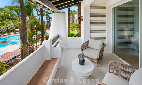 Luxury renovated 3-bedroom apartment for sale in Puente Romano, Marbella’s Golden Mile 805747