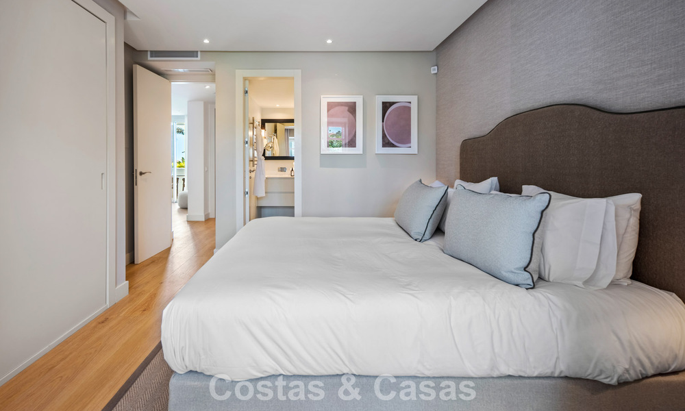 Luxury renovated 3-bedroom apartment for sale in Puente Romano, Marbella’s Golden Mile 805753