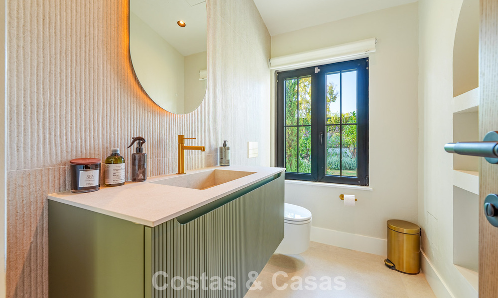 Luxurious single-storey villa with heated swimming pool for sale, beachside near Puerto Banús and San Pedro, Marbella 805780