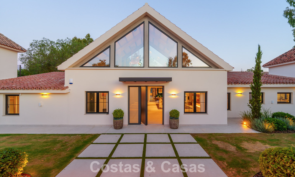 Luxurious single-storey villa with heated swimming pool for sale, beachside near Puerto Banús and San Pedro, Marbella 805782