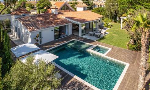 Luxurious single-storey villa with heated swimming pool for sale, beachside near Puerto Banús and San Pedro, Marbella 805792