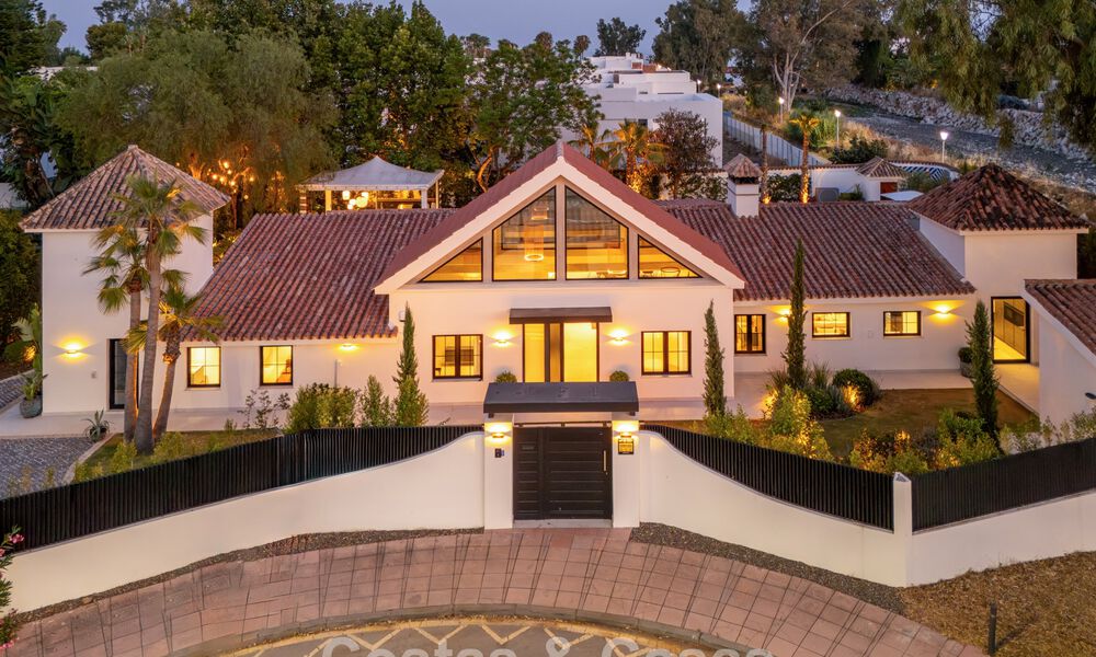 Luxurious single-storey villa with heated swimming pool for sale, beachside near Puerto Banús and San Pedro, Marbella 805796