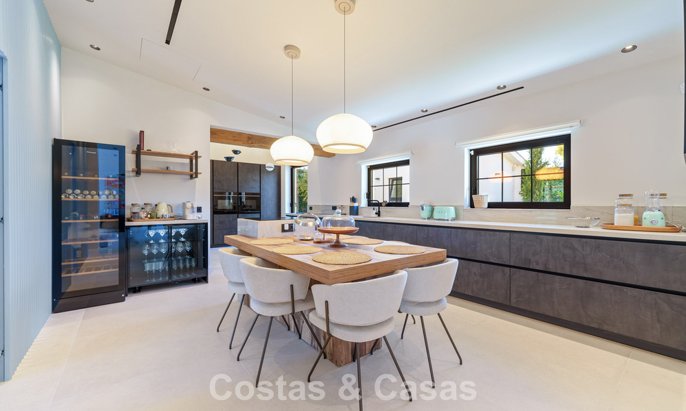 Luxurious single-storey villa with heated swimming pool for sale, beachside near Puerto Banús and San Pedro, Marbella 805797