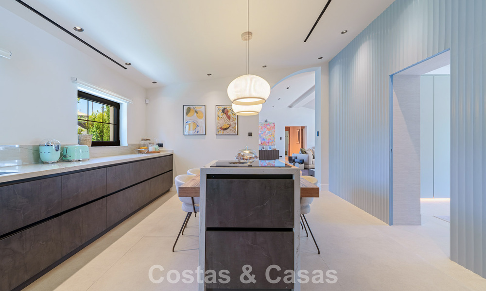 Luxurious single-storey villa with heated swimming pool for sale, beachside near Puerto Banús and San Pedro, Marbella 805799