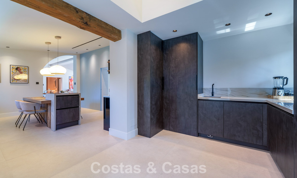 Luxurious single-storey villa with heated swimming pool for sale, beachside near Puerto Banús and San Pedro, Marbella 805800