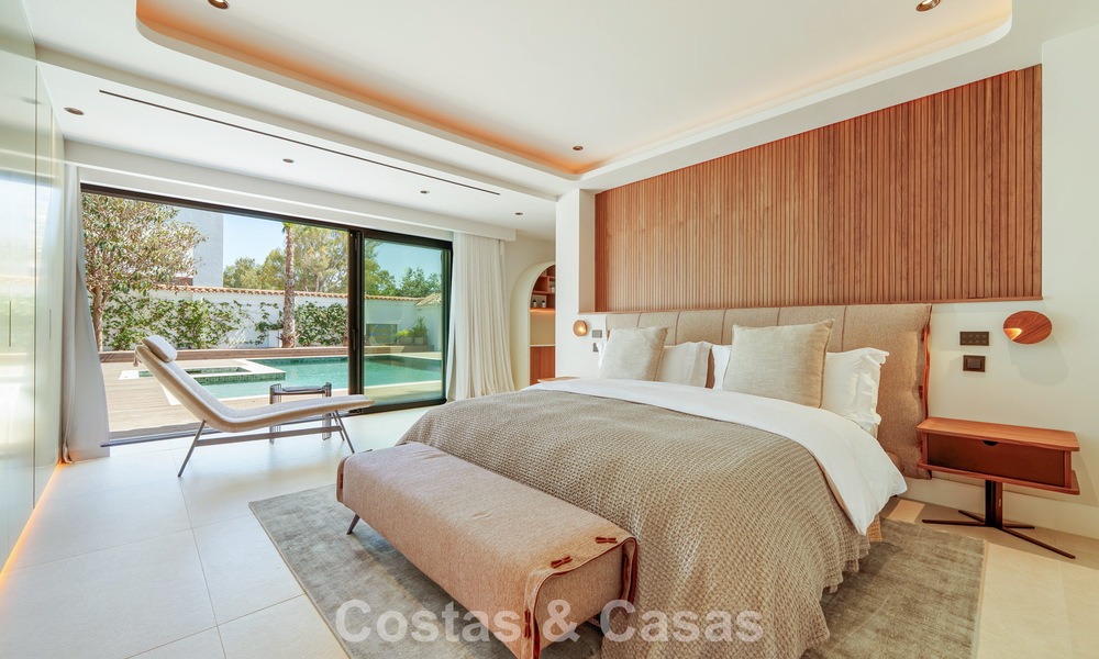 Luxurious single-storey villa with heated swimming pool for sale, beachside near Puerto Banús and San Pedro, Marbella 805802