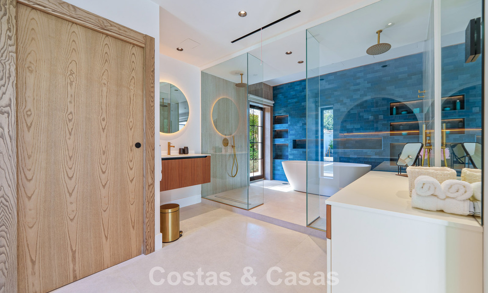 Luxurious single-storey villa with heated swimming pool for sale, beachside near Puerto Banús and San Pedro, Marbella 805803