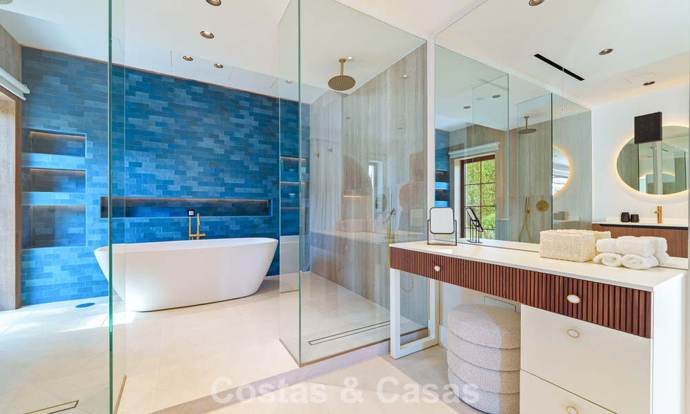 Luxurious single-storey villa with heated swimming pool for sale, beachside near Puerto Banús and San Pedro, Marbella 805805