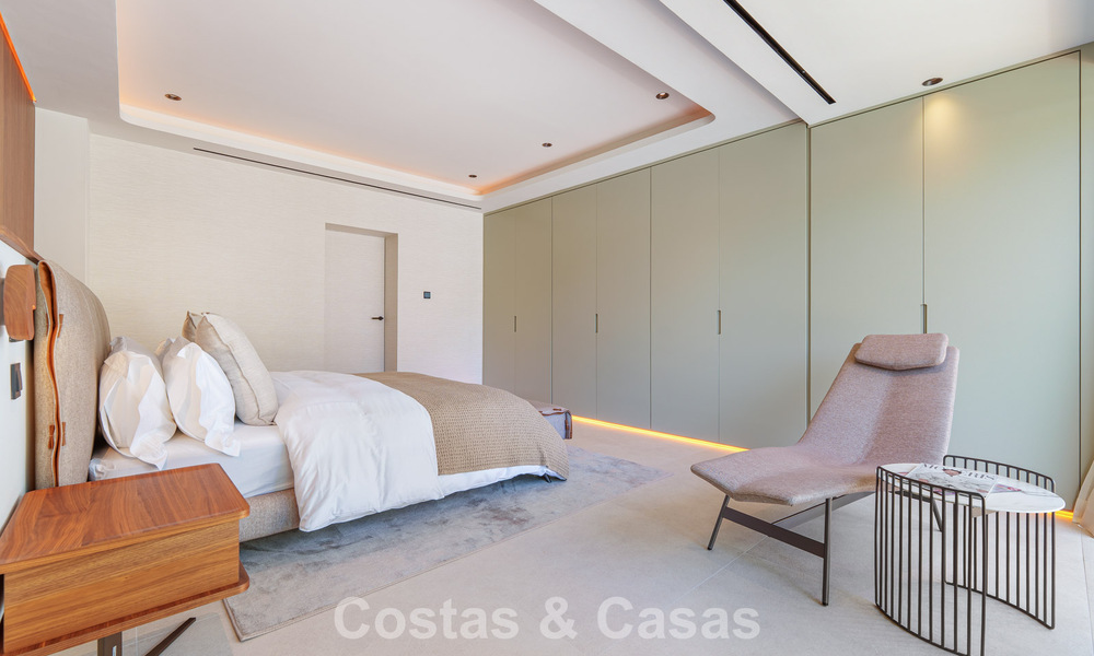 Luxurious single-storey villa with heated swimming pool for sale, beachside near Puerto Banús and San Pedro, Marbella 805808