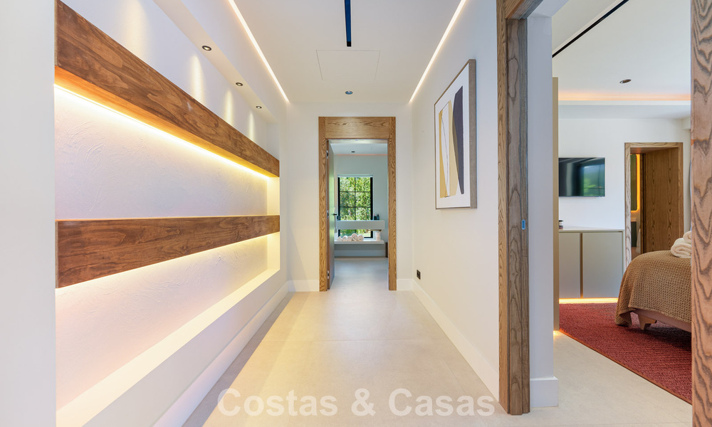 Luxurious single-storey villa with heated swimming pool for sale, beachside near Puerto Banús and San Pedro, Marbella 805812