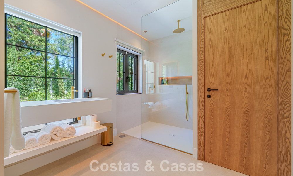 Luxurious single-storey villa with heated swimming pool for sale, beachside near Puerto Banús and San Pedro, Marbella 805813