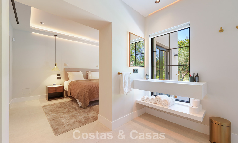 Luxurious single-storey villa with heated swimming pool for sale, beachside near Puerto Banús and San Pedro, Marbella 805814