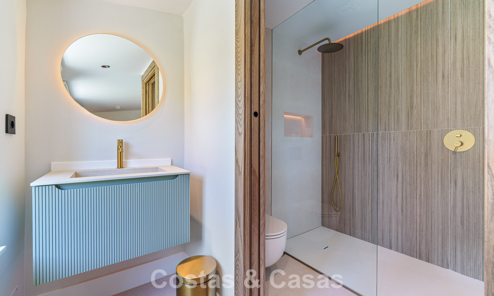 Luxurious single-storey villa with heated swimming pool for sale, beachside near Puerto Banús and San Pedro, Marbella 805819