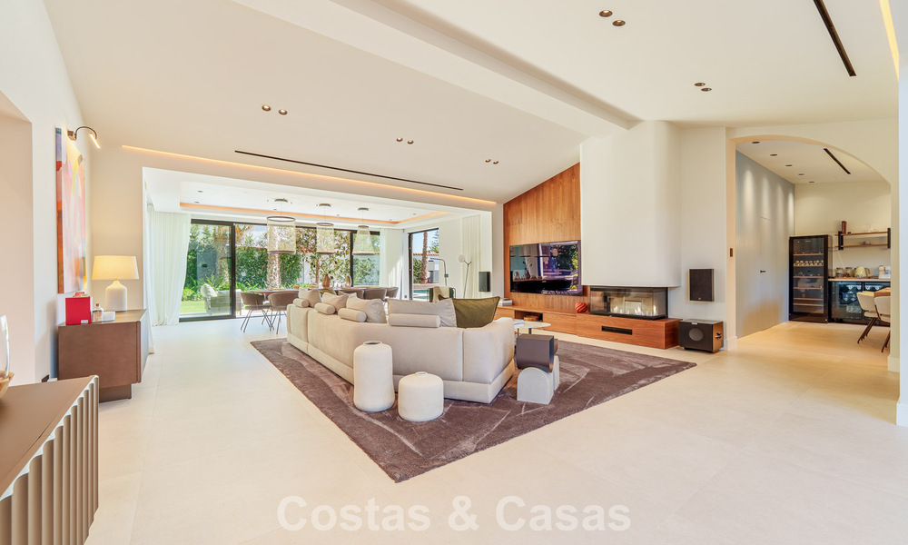 Luxurious single-storey villa with heated swimming pool for sale, beachside near Puerto Banús and San Pedro, Marbella 805823