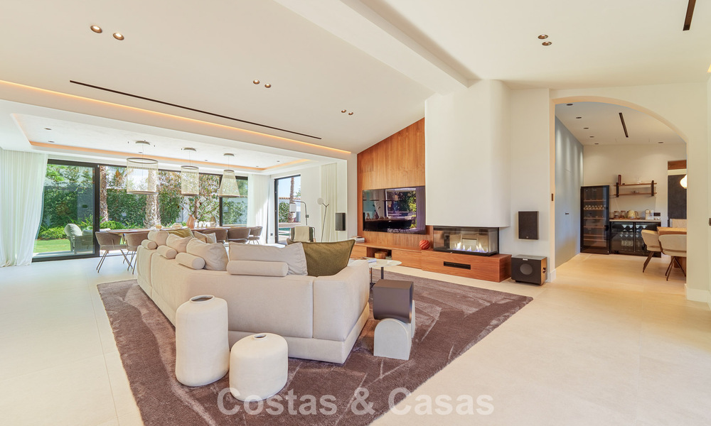 Luxurious single-storey villa with heated swimming pool for sale, beachside near Puerto Banús and San Pedro, Marbella 805824