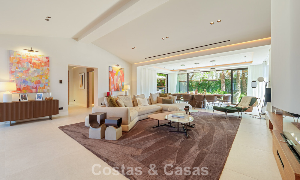 Luxurious single-storey villa with heated swimming pool for sale, beachside near Puerto Banús and San Pedro, Marbella 805825