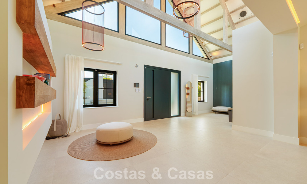 Luxurious single-storey villa with heated swimming pool for sale, beachside near Puerto Banús and San Pedro, Marbella 805826