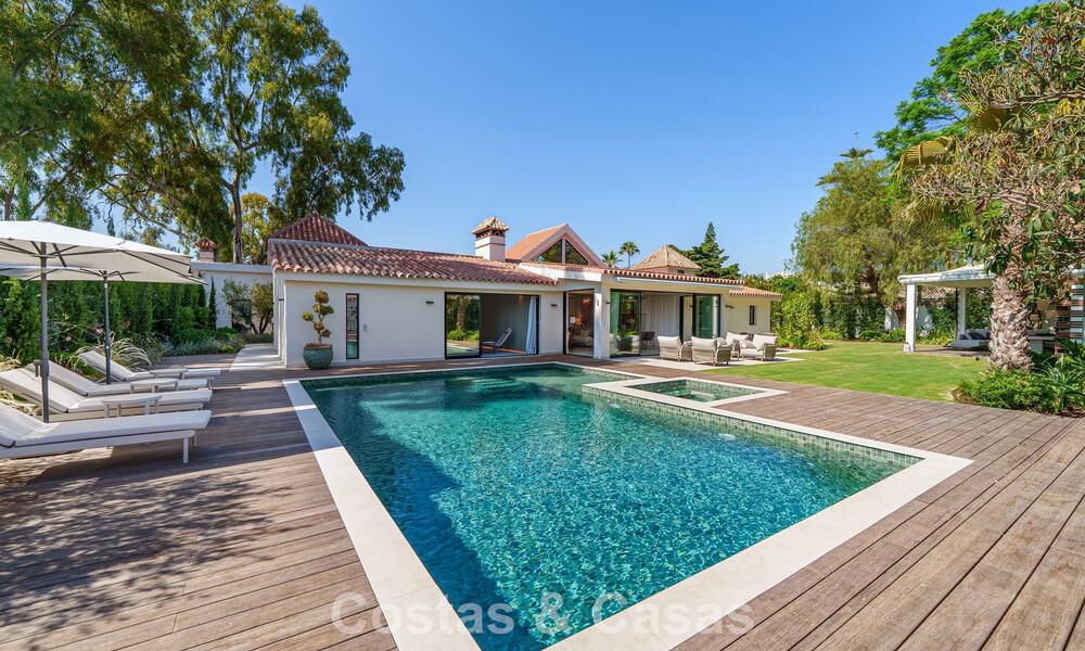 Luxurious single-storey villa with heated swimming pool for sale, beachside near Puerto Banús and San Pedro, Marbella 805834
