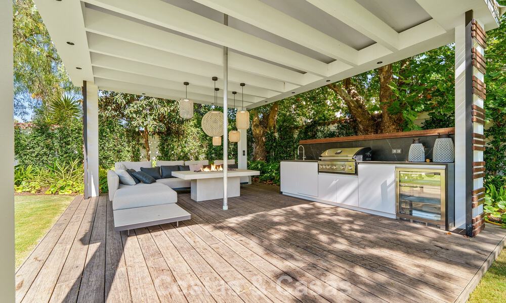 Luxurious single-storey villa with heated swimming pool for sale, beachside near Puerto Banús and San Pedro, Marbella 805835