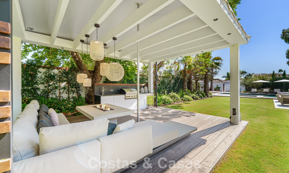 Luxurious single-storey villa with heated swimming pool for sale, beachside near Puerto Banús and San Pedro, Marbella 805836