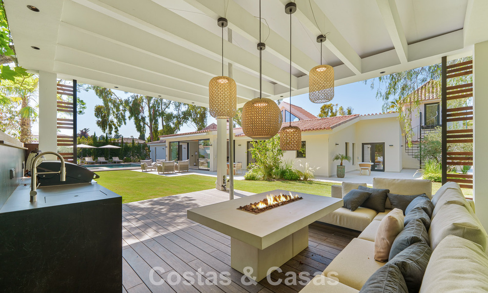 Luxurious single-storey villa with heated swimming pool for sale, beachside near Puerto Banús and San Pedro, Marbella 805837