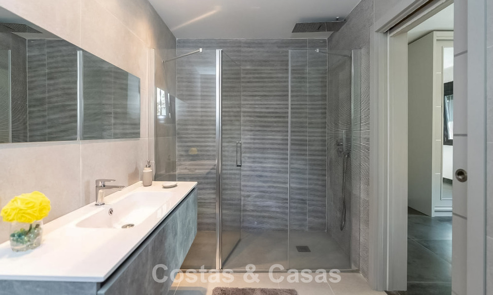 Modern Spanish villa with large swimming pool for sale in Nueva Andalucia, Marbella 805921