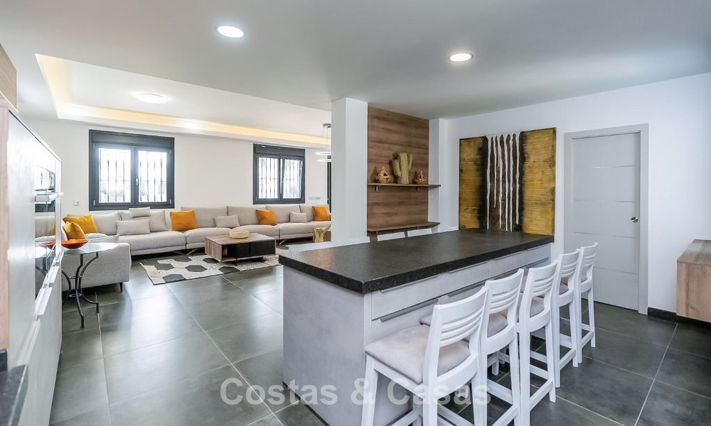 Modern Spanish villa with large swimming pool for sale in Nueva Andalucia, Marbella 805922