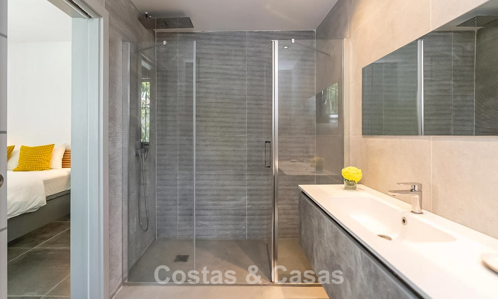 Modern Spanish villa with large swimming pool for sale in Nueva Andalucia, Marbella 805925