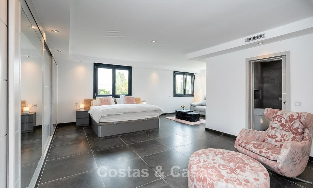 Modern Spanish villa with large swimming pool for sale in Nueva Andalucia, Marbella 805933