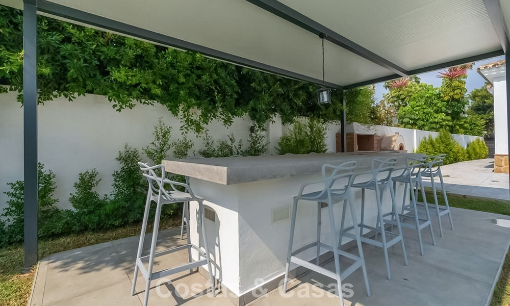 Modern Spanish villa with large swimming pool for sale in Nueva Andalucia, Marbella 805935
