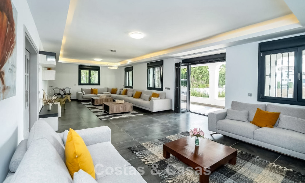 Modern Spanish villa with large swimming pool for sale in Nueva Andalucia, Marbella 805936