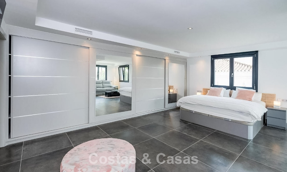 Modern Spanish villa with large swimming pool for sale in Nueva Andalucia, Marbella 805939