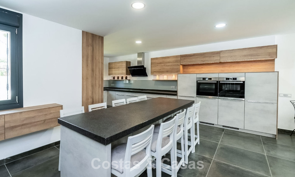 Modern Spanish villa with large swimming pool for sale in Nueva Andalucia, Marbella 805943