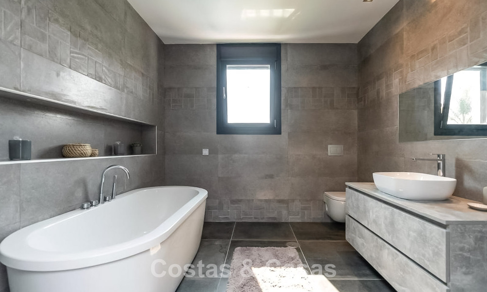 Modern Spanish villa with large swimming pool for sale in Nueva Andalucia, Marbella 805945