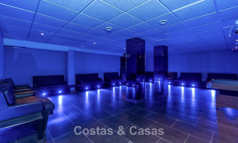 Modern Spanish villa with large swimming pool for sale in Nueva Andalucia, Marbella 805949