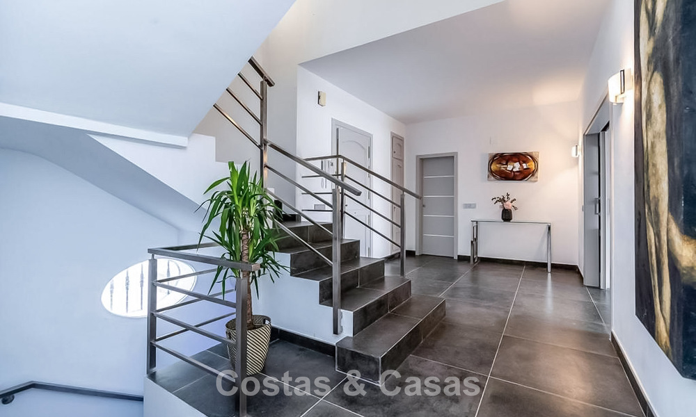 Modern Spanish villa with large swimming pool for sale in Nueva Andalucia, Marbella 805953