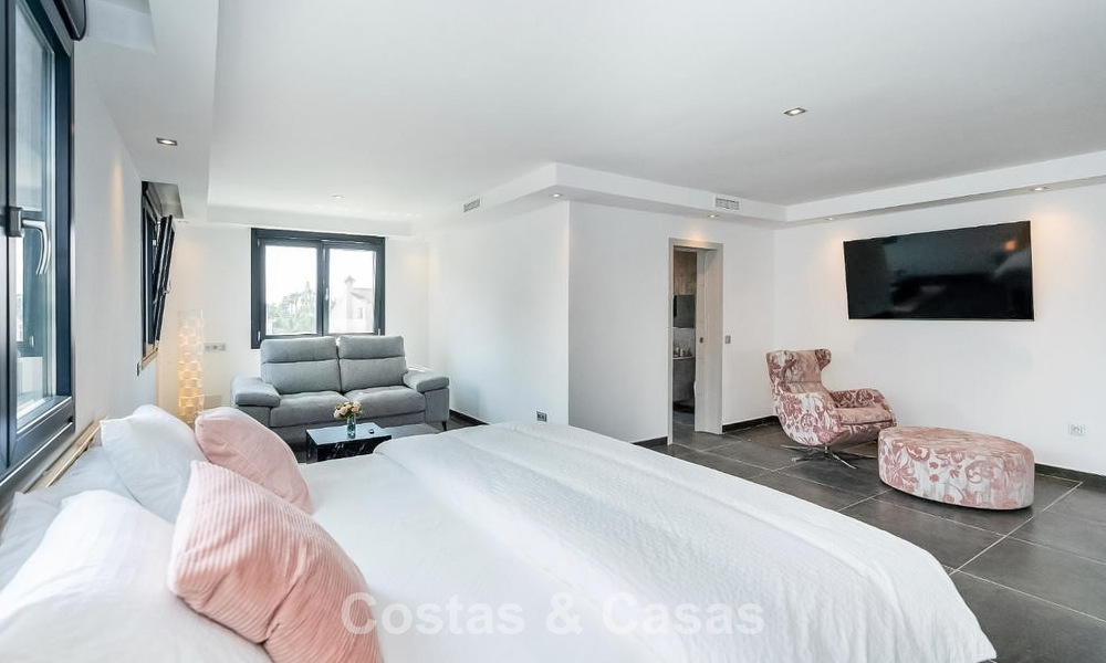 Modern Spanish villa with large swimming pool for sale in Nueva Andalucia, Marbella 805954