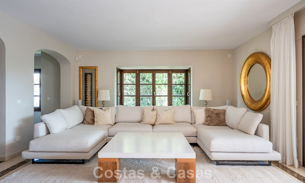 Spacious Andalusian villa with sea views for sale in El Rosario, East Marbella 805964