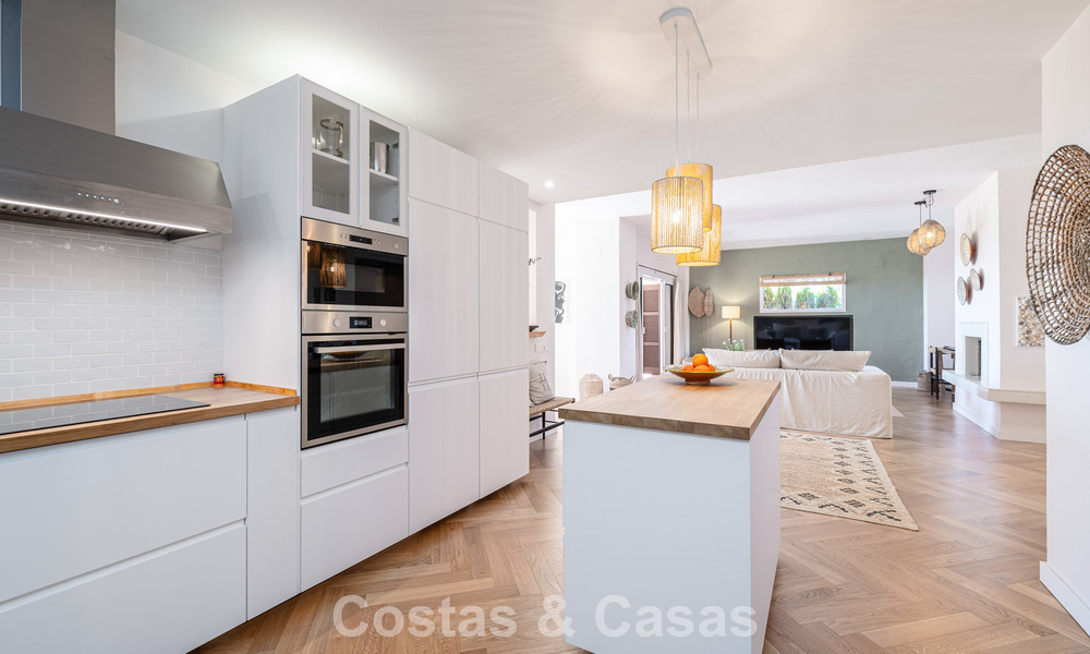 Fully renovated apartment with panoramic sea views for sale in the golf valley of Nueva Andalucía, Marbella 806147