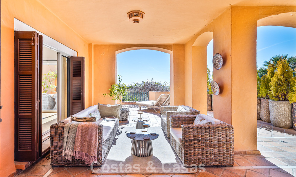 Fully renovated apartment with panoramic sea views for sale in the golf valley of Nueva Andalucía, Marbella 806148