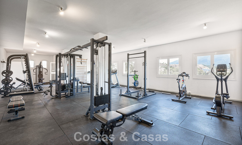 Fully renovated apartment with panoramic sea views for sale in the golf valley of Nueva Andalucía, Marbella 806154