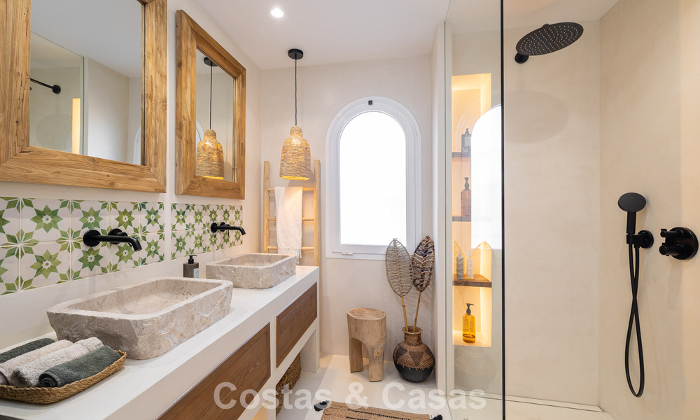 Fully renovated apartment with panoramic sea views for sale in the golf valley of Nueva Andalucía, Marbella 806175