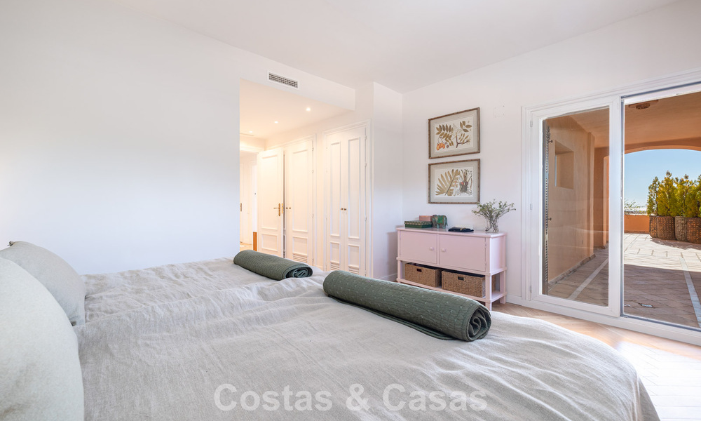 Fully renovated apartment with panoramic sea views for sale in the golf valley of Nueva Andalucía, Marbella 806180
