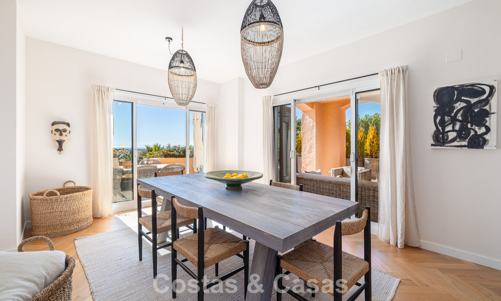 Fully renovated apartment with panoramic sea views for sale in the golf valley of Nueva Andalucía, Marbella 806185